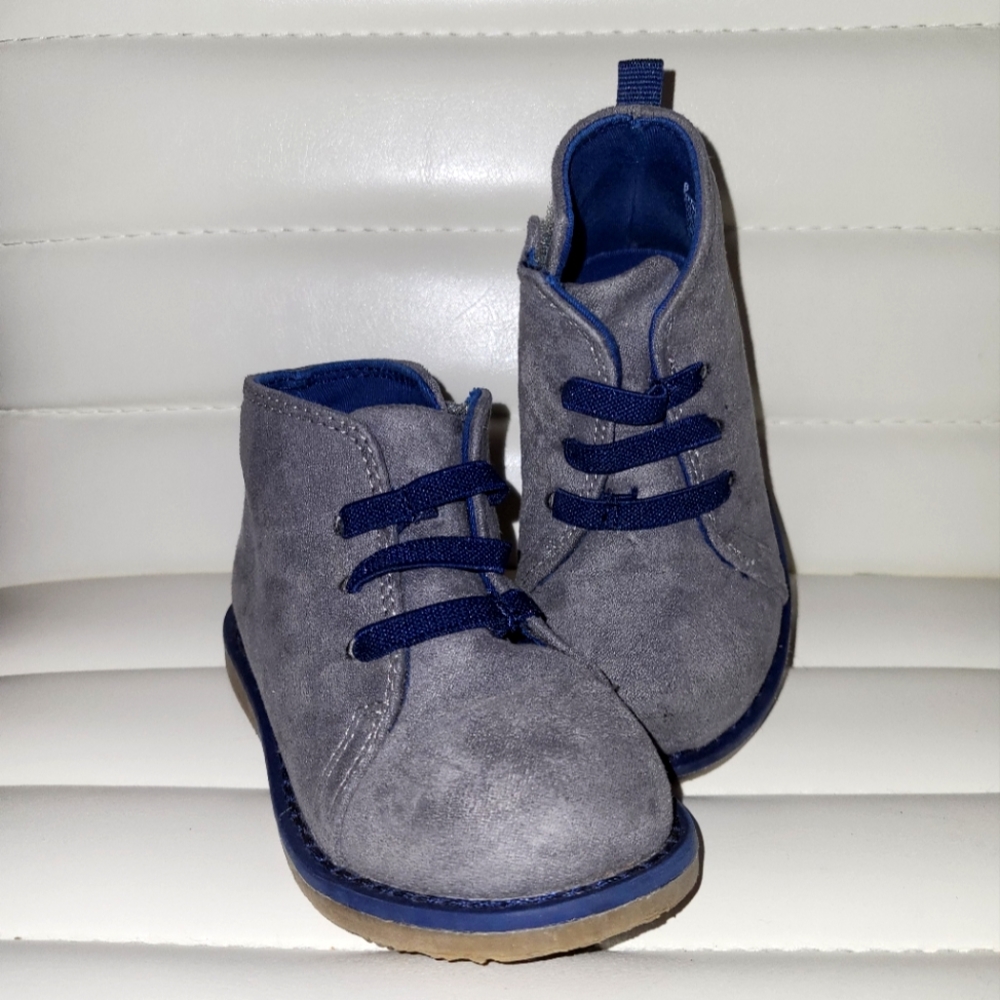Kid's Boots: Size 6, Cat and Jack
